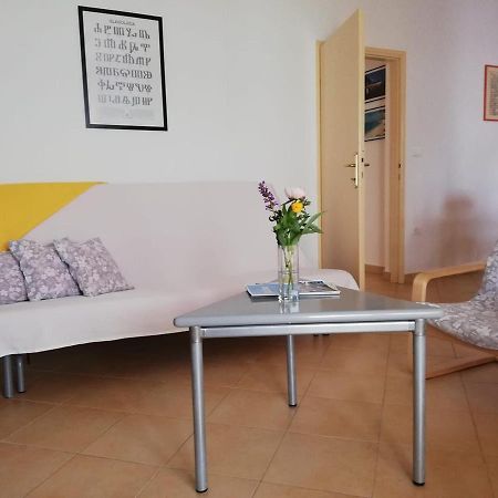 Apartment Suzy With Private Parking Fažana Esterno foto