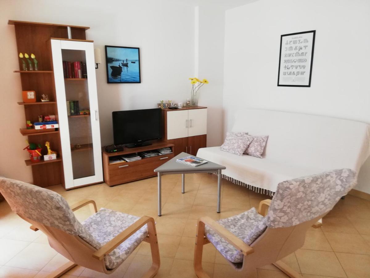 Apartment Suzy With Private Parking Fažana Esterno foto