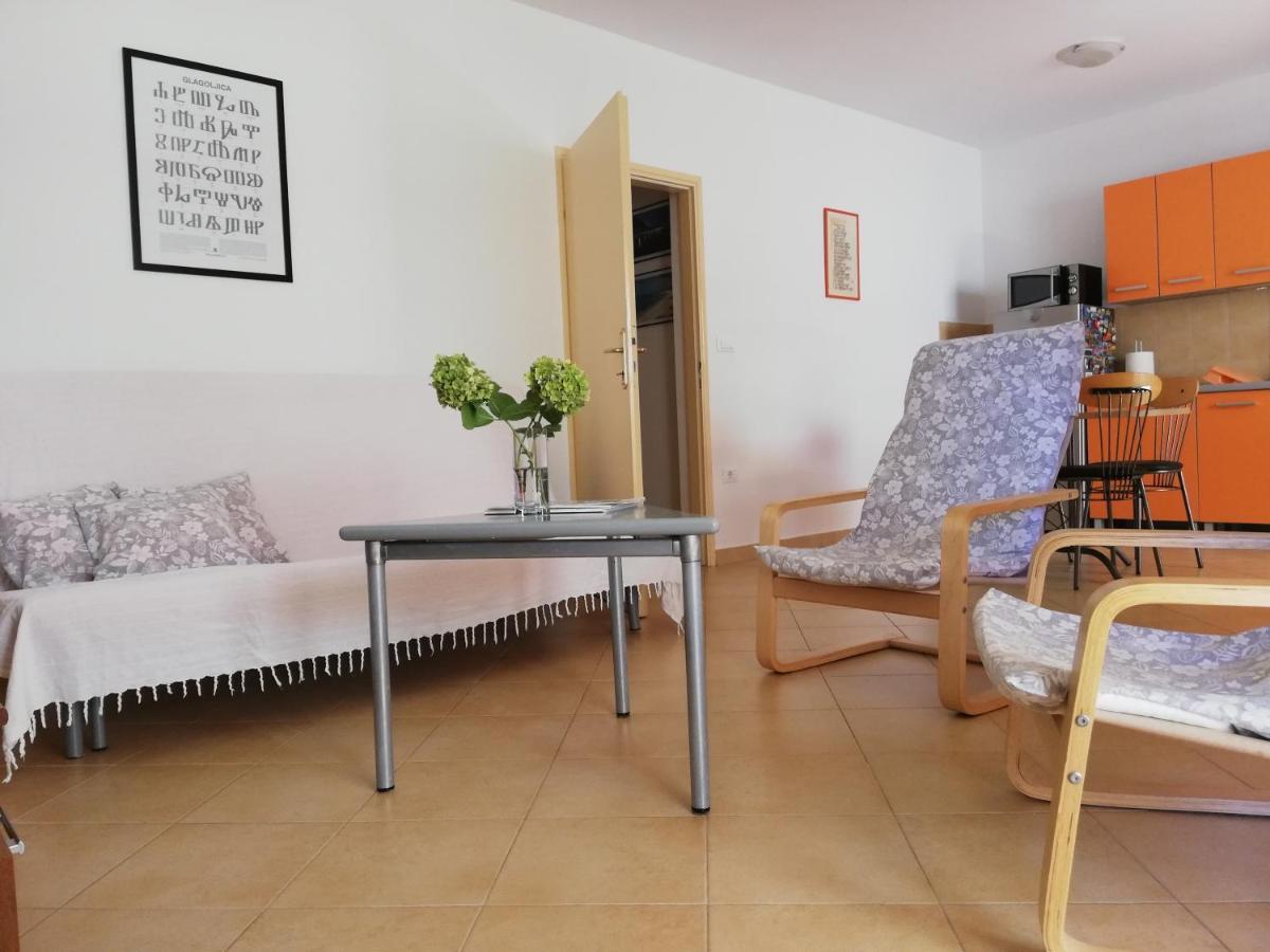 Apartment Suzy With Private Parking Fažana Esterno foto