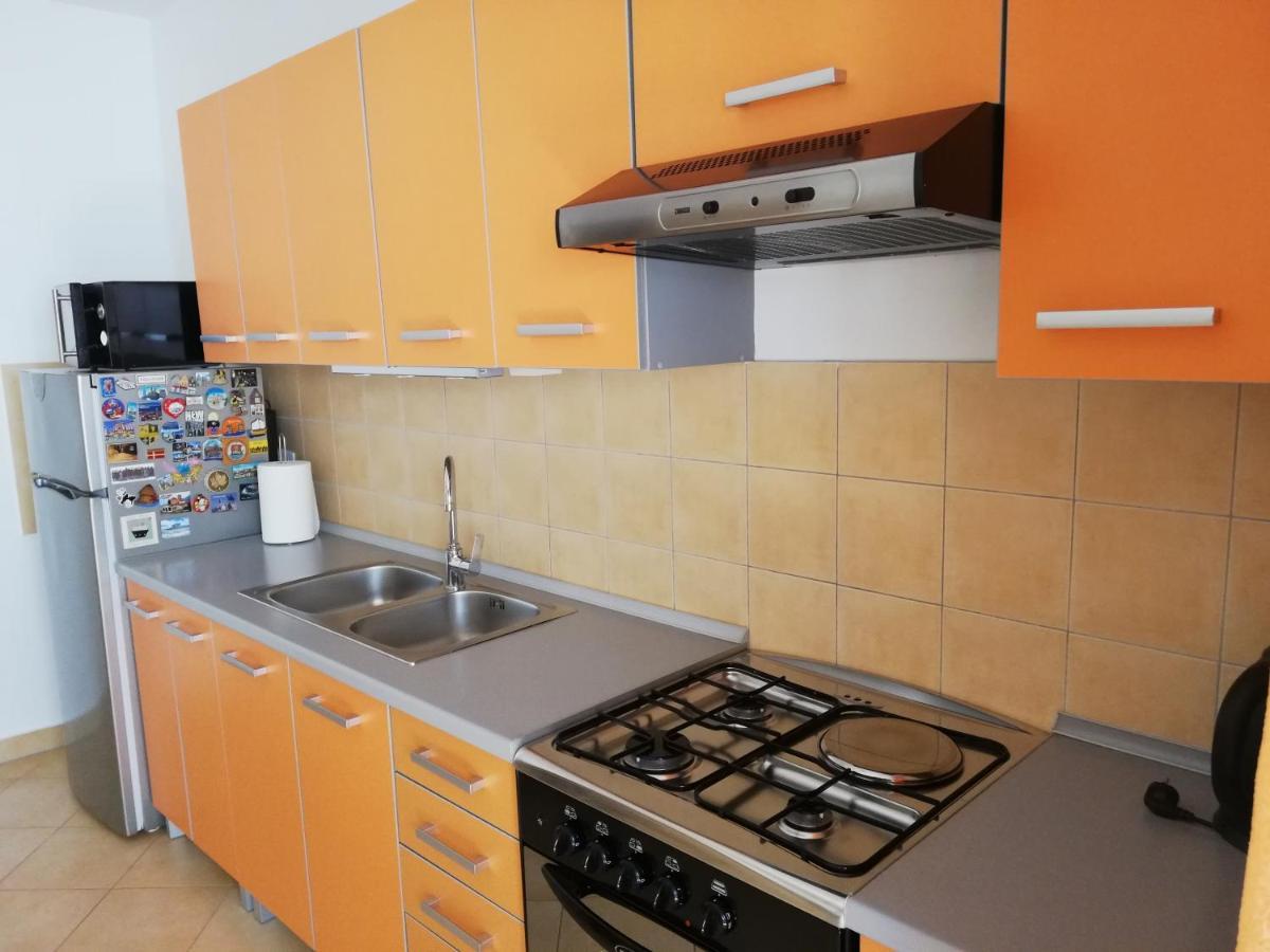 Apartment Suzy With Private Parking Fažana Esterno foto