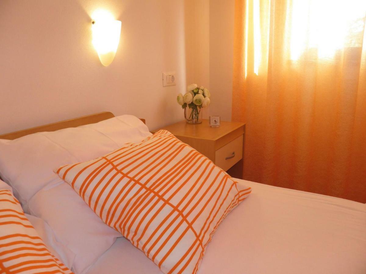 Apartment Suzy With Private Parking Fažana Esterno foto